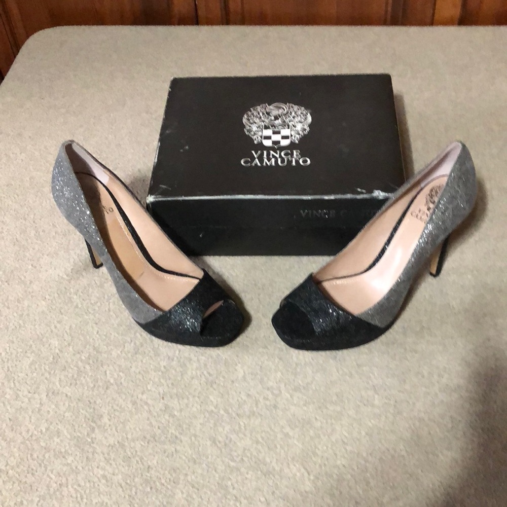 VINCE CAMUTO STILETTOS 👠